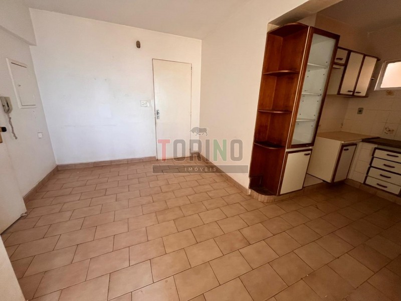 Apartamento à venda com 3 quartos, 100m² - Foto 2