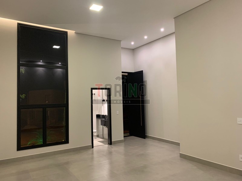 Casa à venda com 3 quartos, 285m² - Foto 2