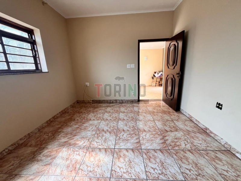 Casa para alugar com 2 quartos, 187m² - Foto 2