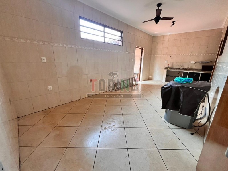 Casa para alugar com 2 quartos, 187m² - Foto 12