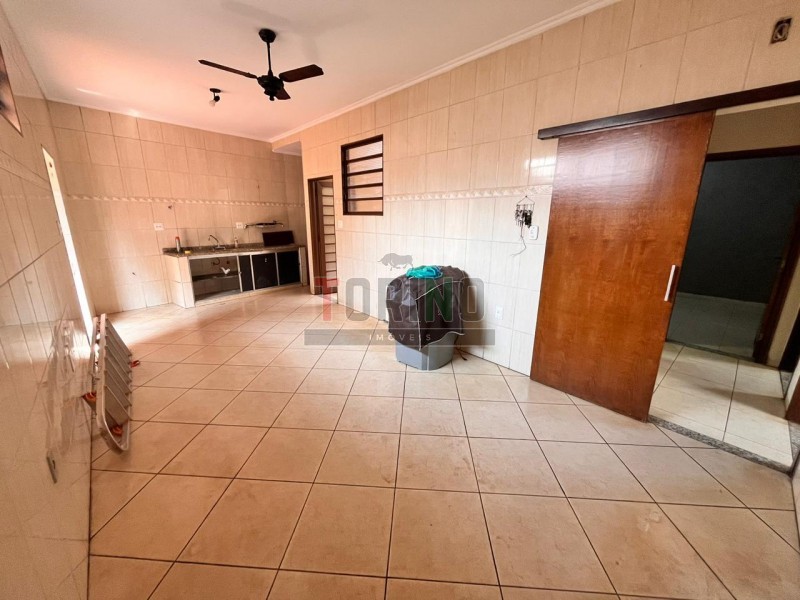 Casa para alugar com 2 quartos, 187m² - Foto 14