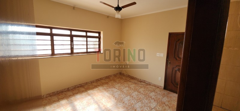 Casa para alugar com 2 quartos, 187m² - Foto 1