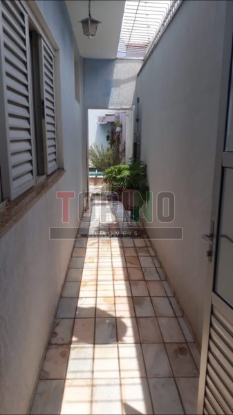 Casa à venda com 3 quartos, 252m² - Foto 14