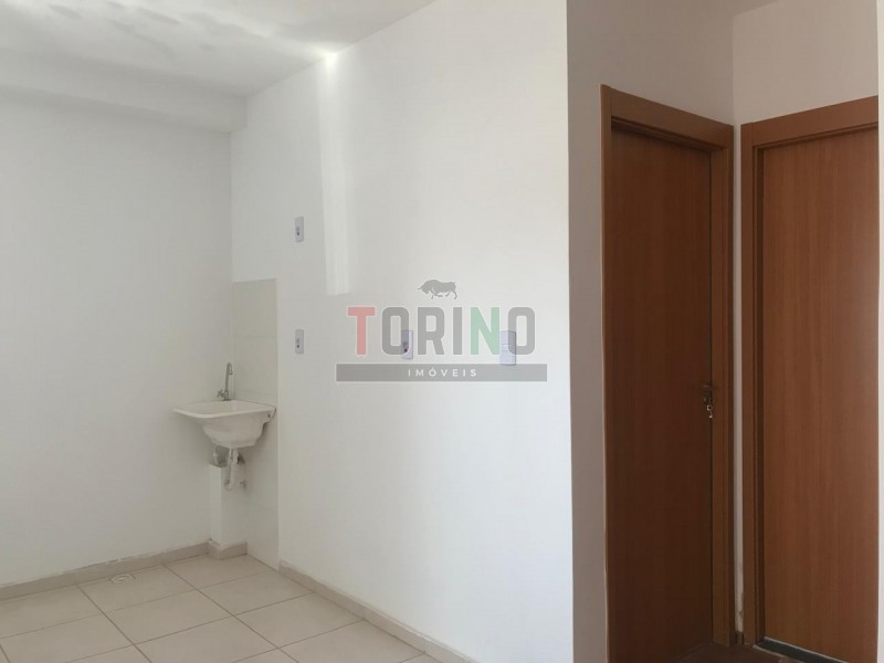 Apartamento para alugar com 2 quartos, 42m² - Foto 8