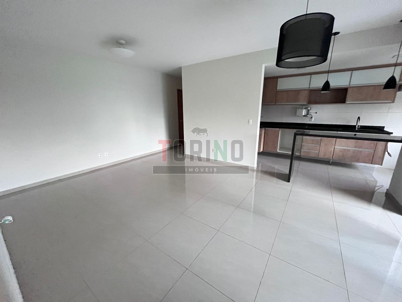 Apartamento para alugar com 2 quartos, 87m² - Foto 4