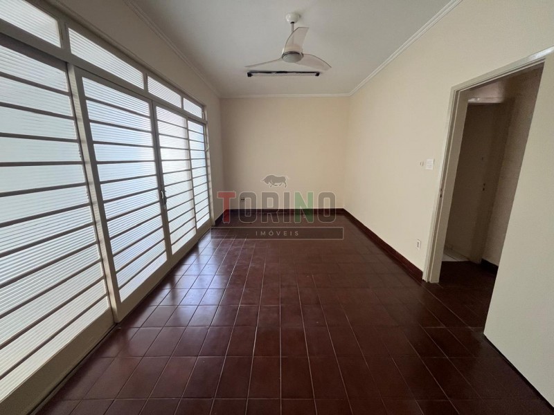 Casa para alugar com 3 quartos, 137m² - Foto 2