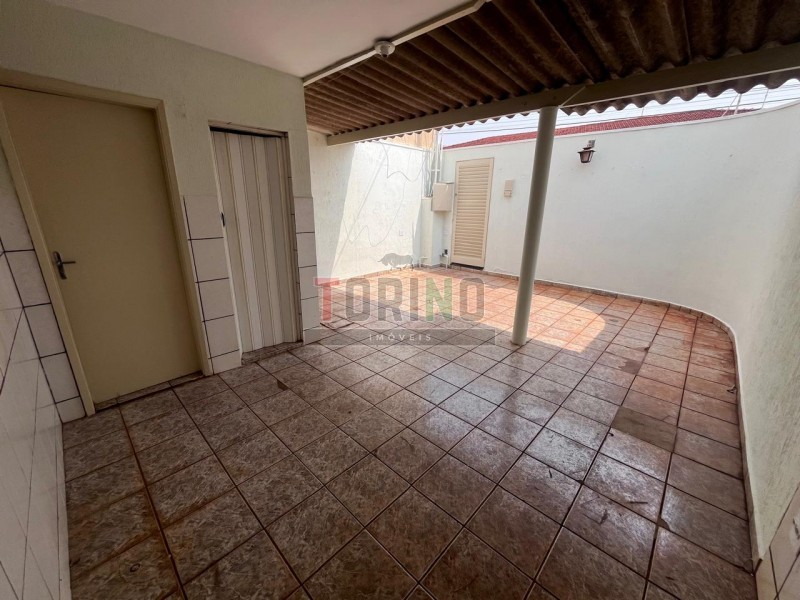 Casa para alugar com 3 quartos, 137m² - Foto 1