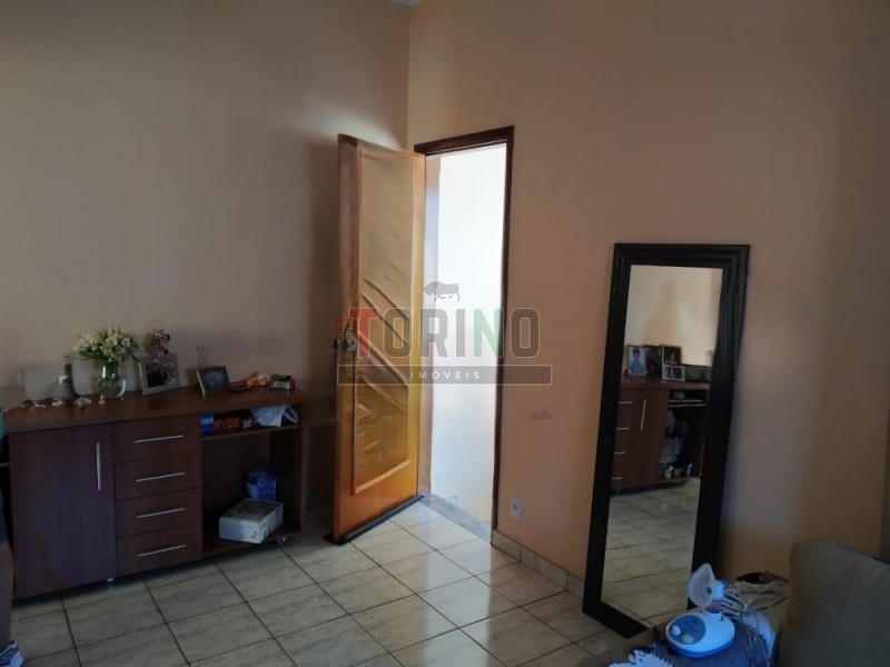 Casa à venda com 4 quartos, 185m² - Foto 2