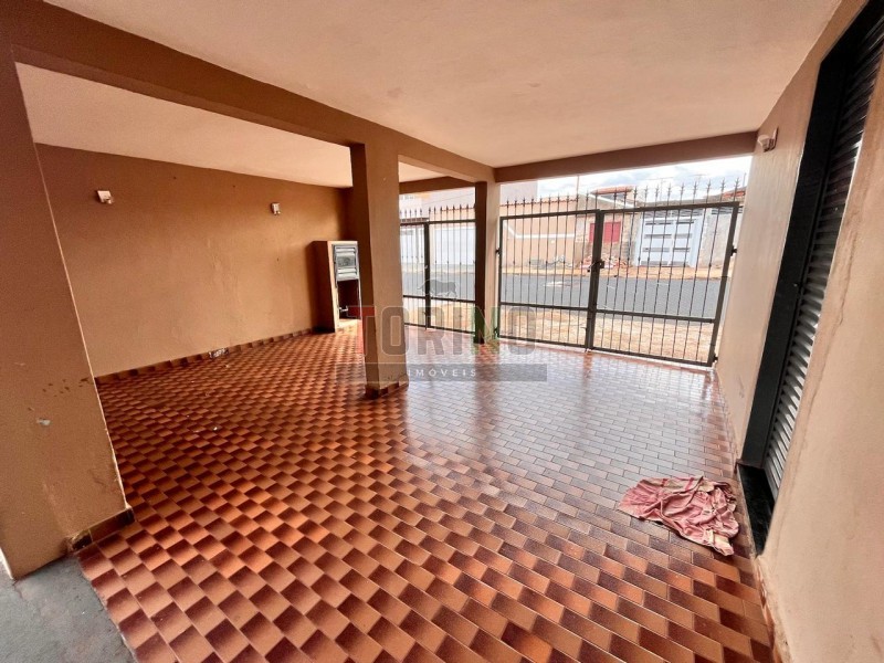 Casa para alugar com 2 quartos, 102m² - Foto 1