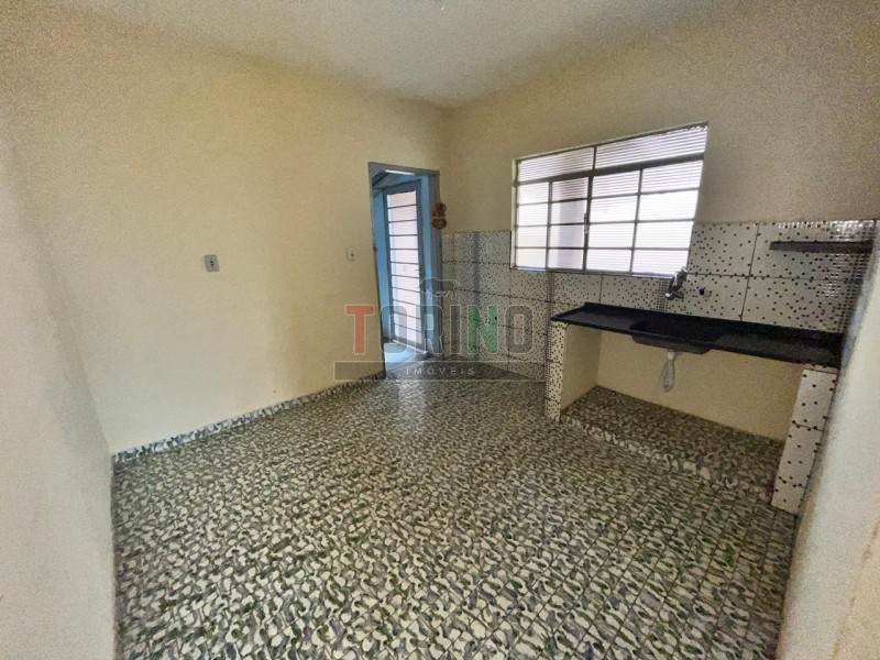 Casa para alugar com 2 quartos, 102m² - Foto 10