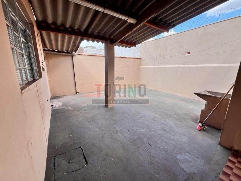 Casa para alugar com 2 quartos, 102m² - Foto 11