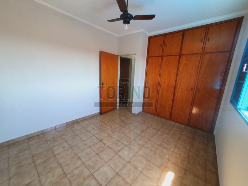 Casa para alugar com 4 quartos, 311m² - Foto 8