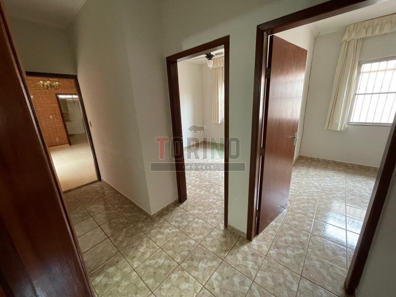 Casa para alugar com 3 quartos, 207m² - Foto 11